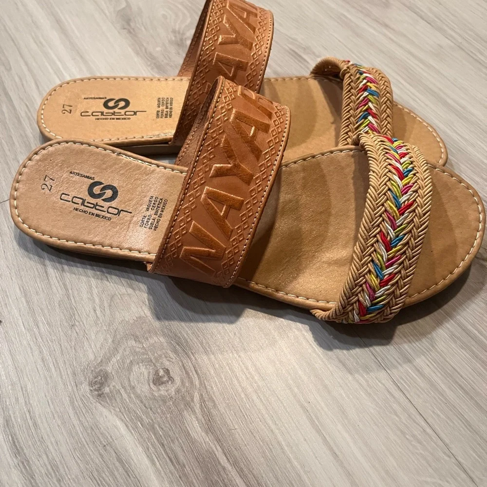 NWOT Artesanal made in MEXICO NAYARIT Colorful Sandals with‎ Tan Accents